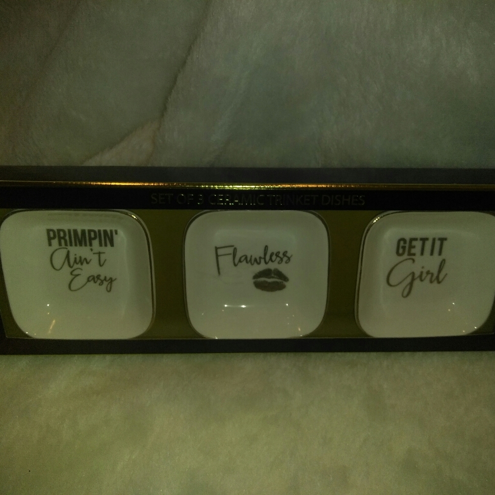 NIB| 3 Piece Ceramic Trinket Dish Set| Gold Accent
